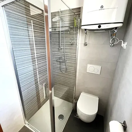 Bright Flat With Terrace Overlooking The Sea شقة