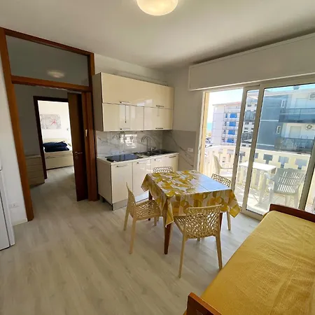 Bright Flat With Terrace Overlooking The Sea Apartman *