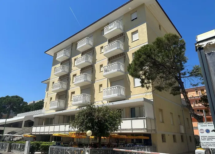 Apartman Bright Flat With Terrace Overlooking The Sea *