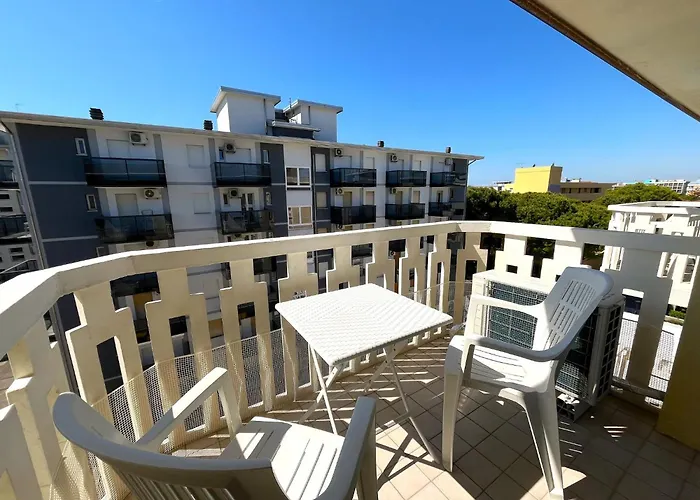 Apartman Bright Flat With Terrace Overlooking The Sea *